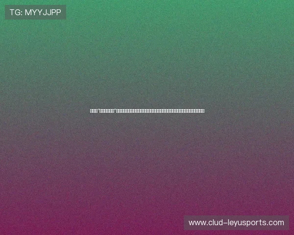 懂不懂“更衣室小团体”？他们三个人坐一排，剩下两个人坐对面，中间的饮水机就像一条不可逾越的红河